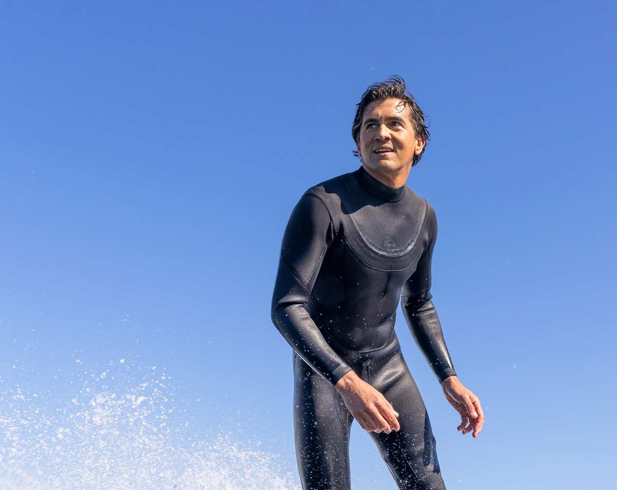 Man surfing a wave in a Patagonia Regulator® wetsuit.